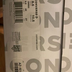 Converse x Comme des Garçons PLAY Chuck 70
UNISEX HIGH TOP SHOE black